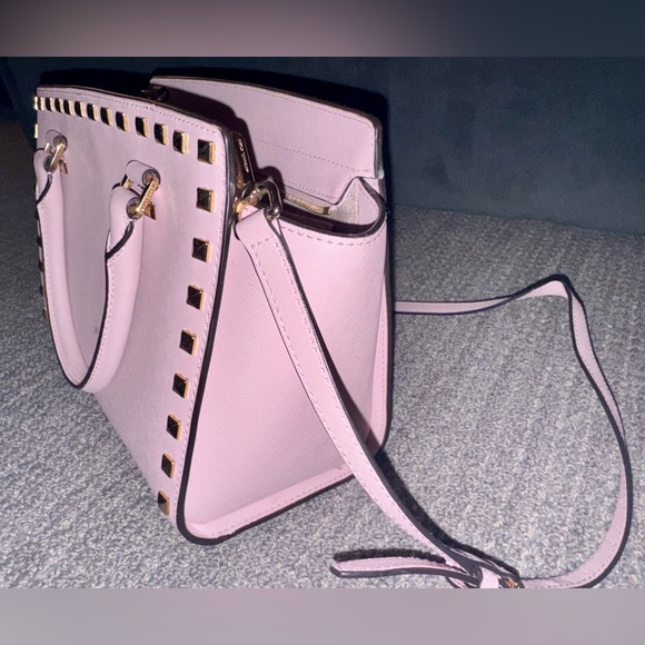 Michael Michael Kors

SELMA MEDIUM STUDDED SAFFIANO MESSENGER - Picture 7 of 8